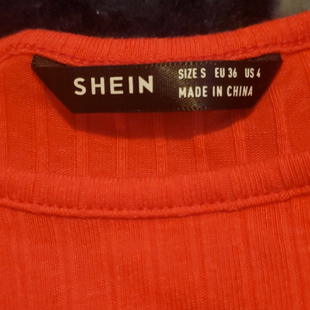 Red crop top - Picture 3 of 3